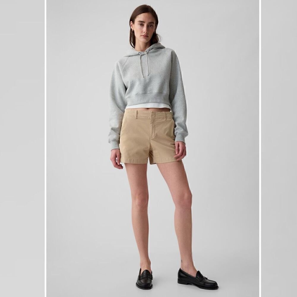 Gap 4” Downtown Khaki Shorts